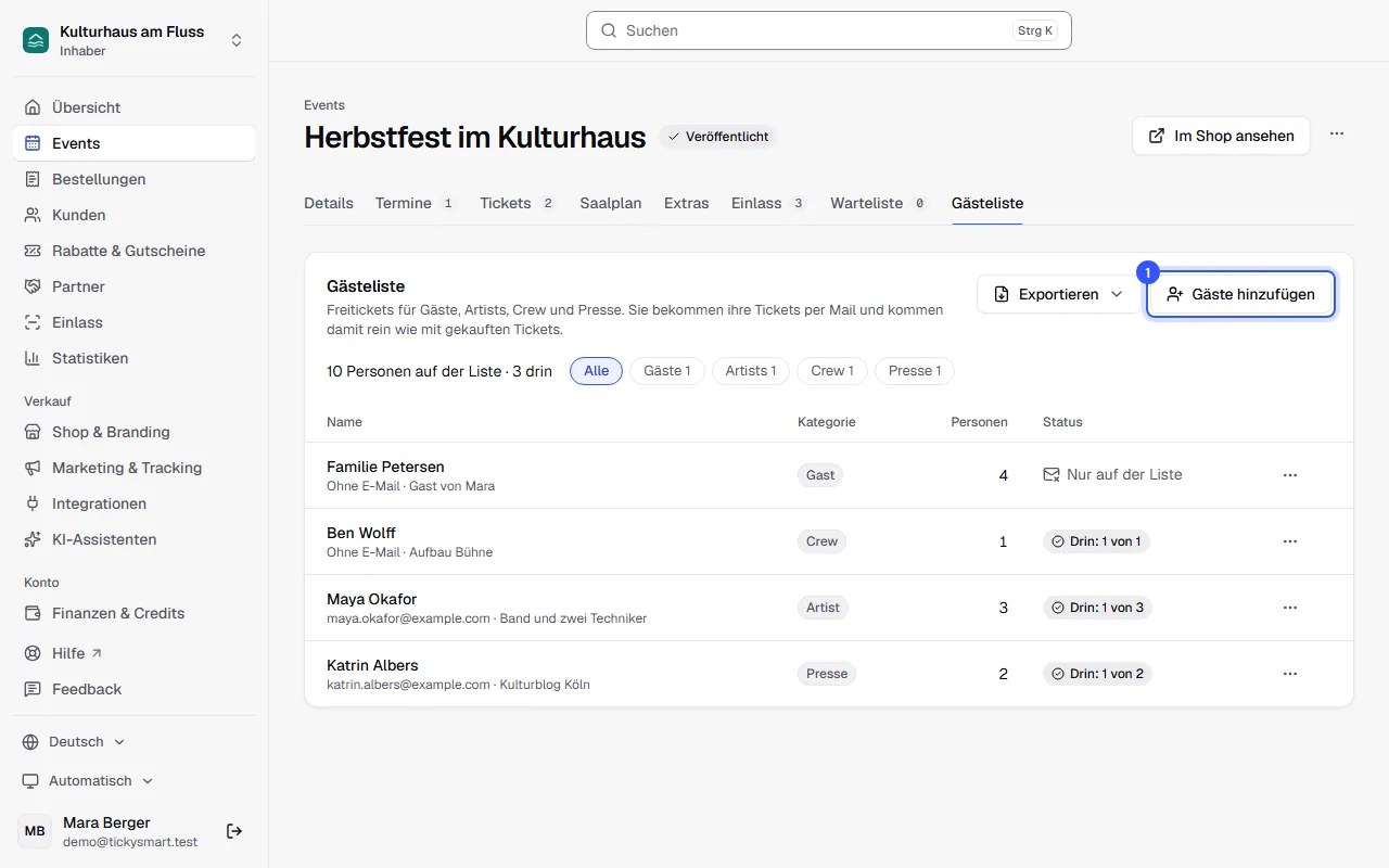 Gästeliste des Herbstfests mit Familie Petersen, Ben Wolff, Maya Okafor und Katrin Albers, ihren Kategorien, Personen und wer schon drin ist