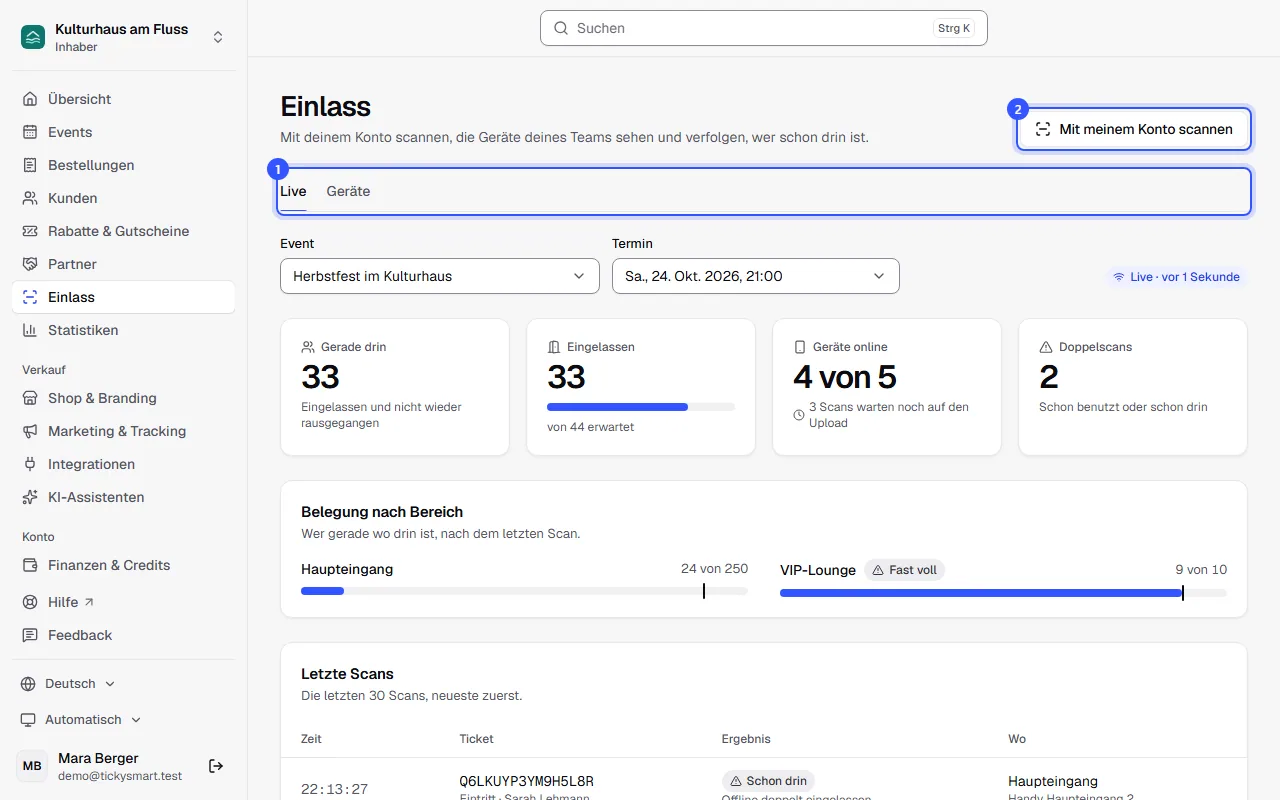 Seite Einlass mit den Tabs Live und Geräte, dem Knopf Mit meinem Konto scannen und der Live-Ansicht des Herbstfests