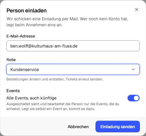 Dialog Person einladen mit E-Mail-Adresse, der Rolle Kundenservice und dem eingeschalteten Schalter Alle Events, auch künftige