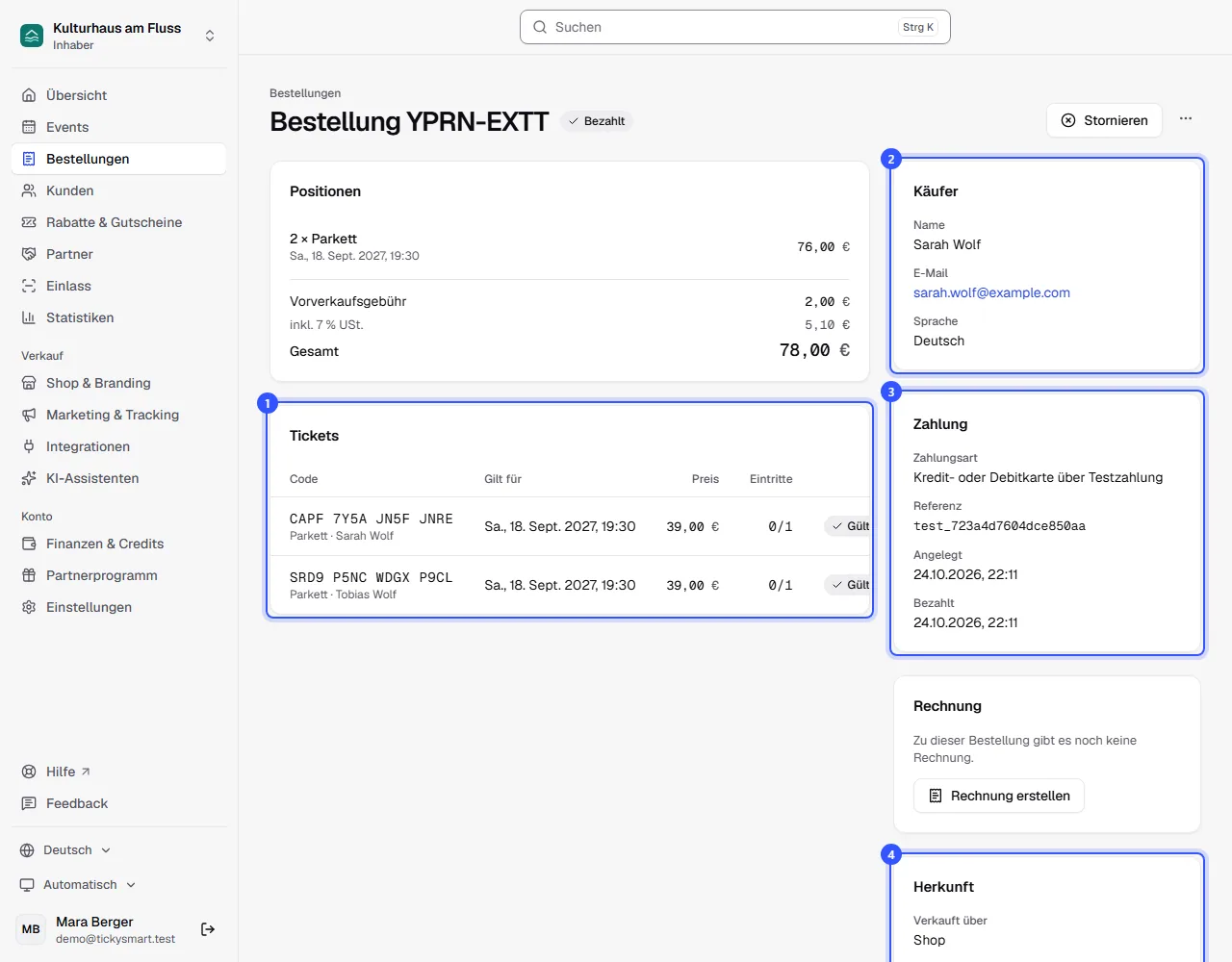Bestellung mit Positionen und Gesamtbetrag, zwei Tickets mit Code, Termin, Preis und Eintritten, rechts die Karten Käufer, Zahlung und Herkunft