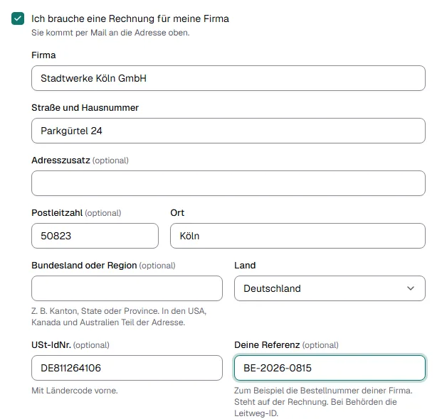 Kasse im Shop mit dem Haken Ich brauche eine Rechnung für meine Firma und den Feldern Firma, Straße, Adresszusatz, Postleitzahl, Ort, Region, Land, USt-IdNr. und Referenz