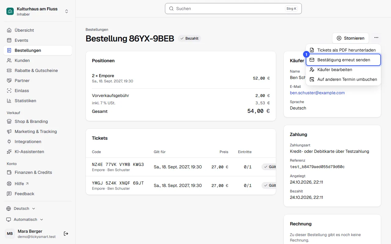 Bestellung mit geöffnetem Menü Weitere Aktionen: Tickets als PDF herunterladen, Bestätigung erneut senden, Käufer bearbeiten und Auf anderen Termin umbuchen