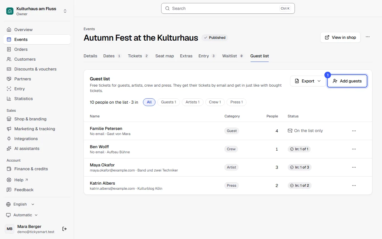 Guest list of the Autumn Fest with Familie Petersen, Ben Wolff, Maya Okafor and Katrin Albers, their categories, number of people and who's already in